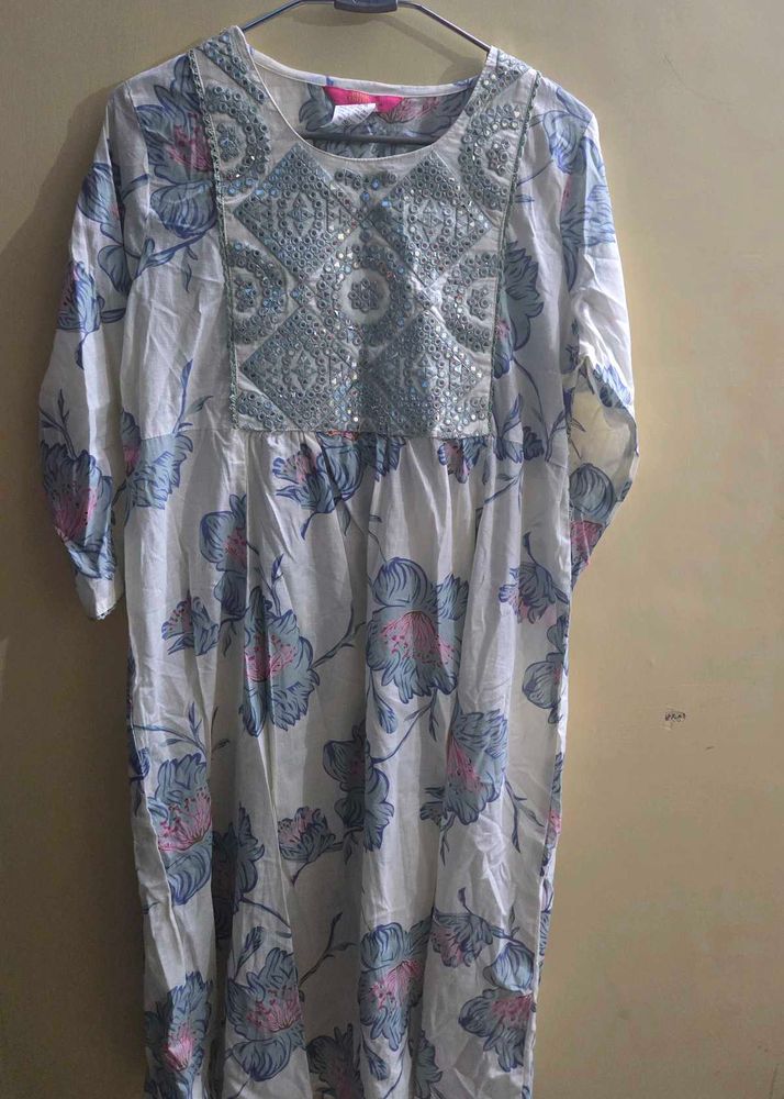 Embroidered Floral Kurta✨️