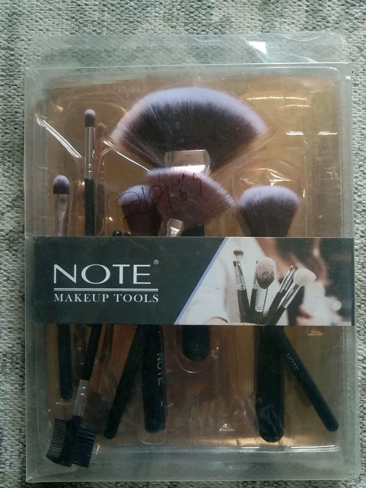 8 Makeup Brushes Only At 199rs