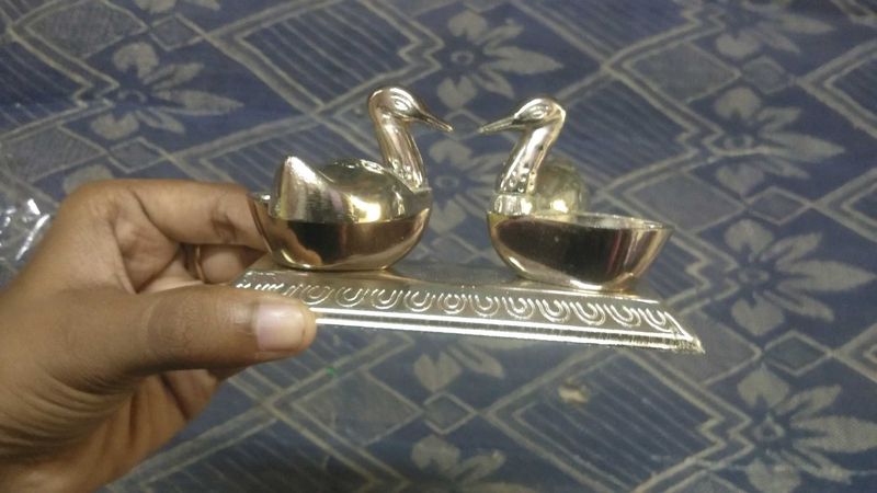 Swan Showpiece