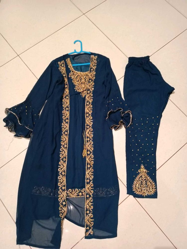 Embroidered 3 piece Teal Kurta Set