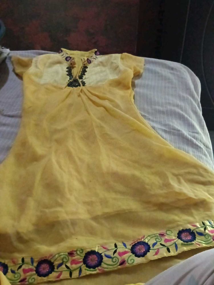 Elegant Yellow Kurta Set size m