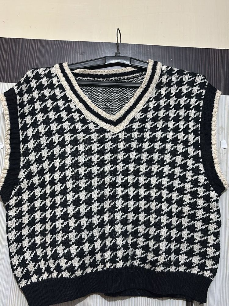 Houndstooth V-Neck Knit Vest