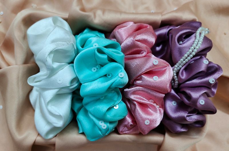 4 Pastel Colours Scrunchies (80rs/-)
