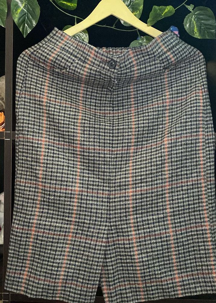 knee length skirt