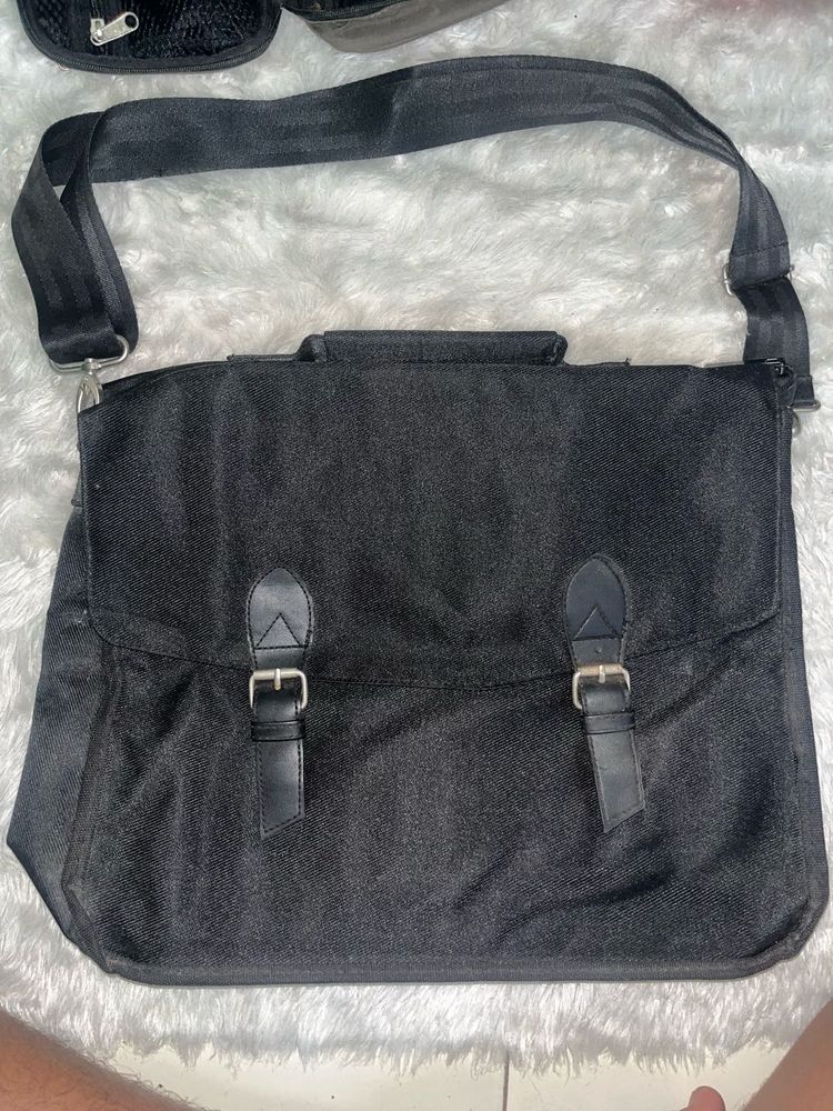 Stylish Black Messenger Bag