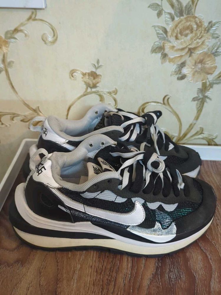 Stylish Black &amp; White Sneakers