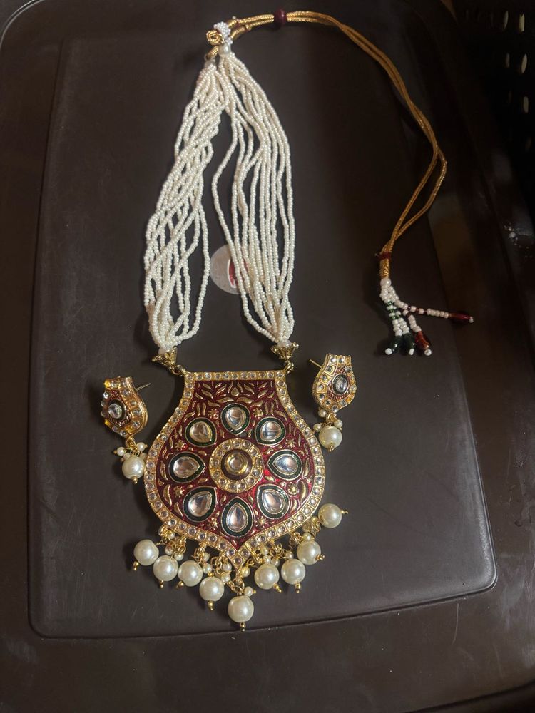 Exquisite Pearl and Kundan Necklace Set