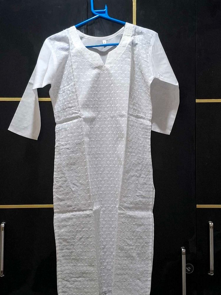 White Embroidered Kurta. (size M)