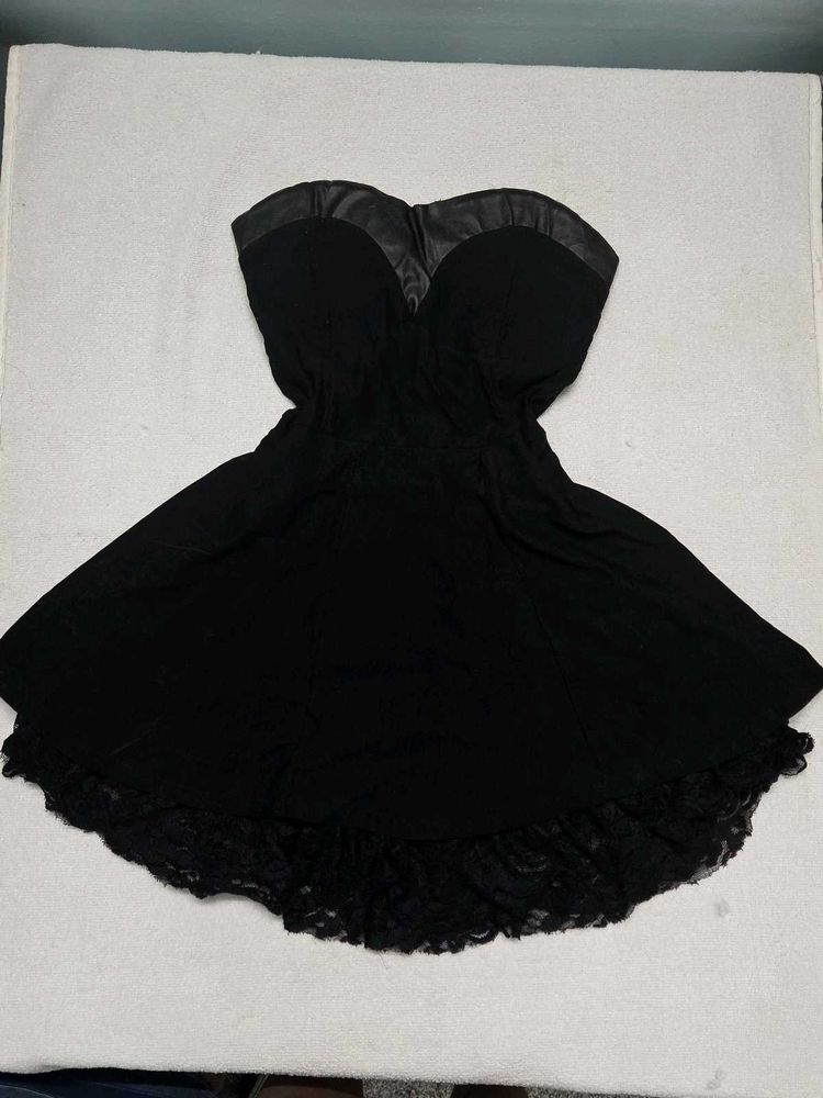 Chic Black Strapless Mini Dress
