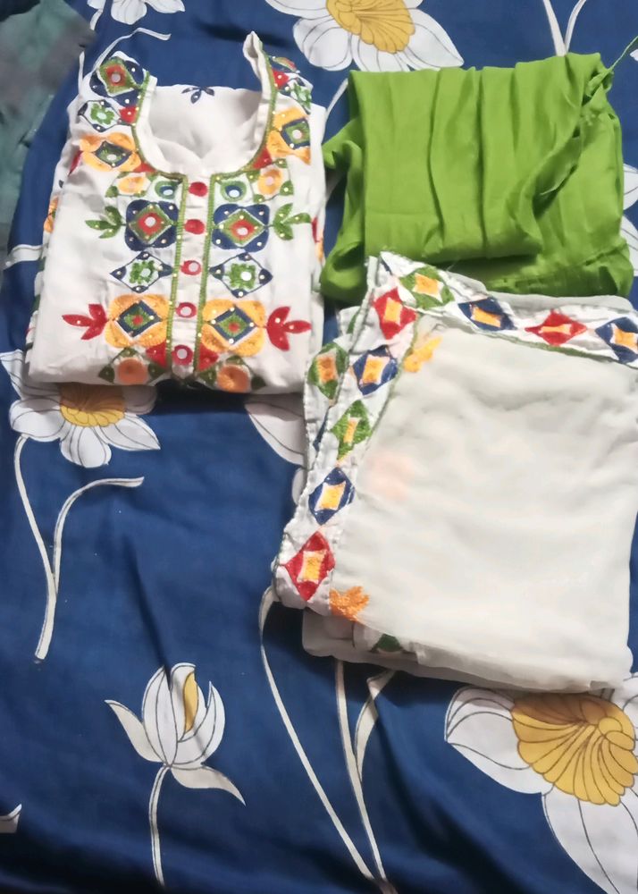 3 Pic Suit Good Condition
