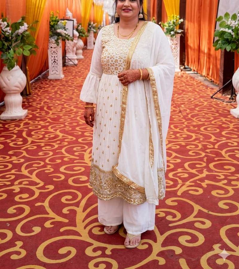 Elegant White Embroidered  nira cut Set