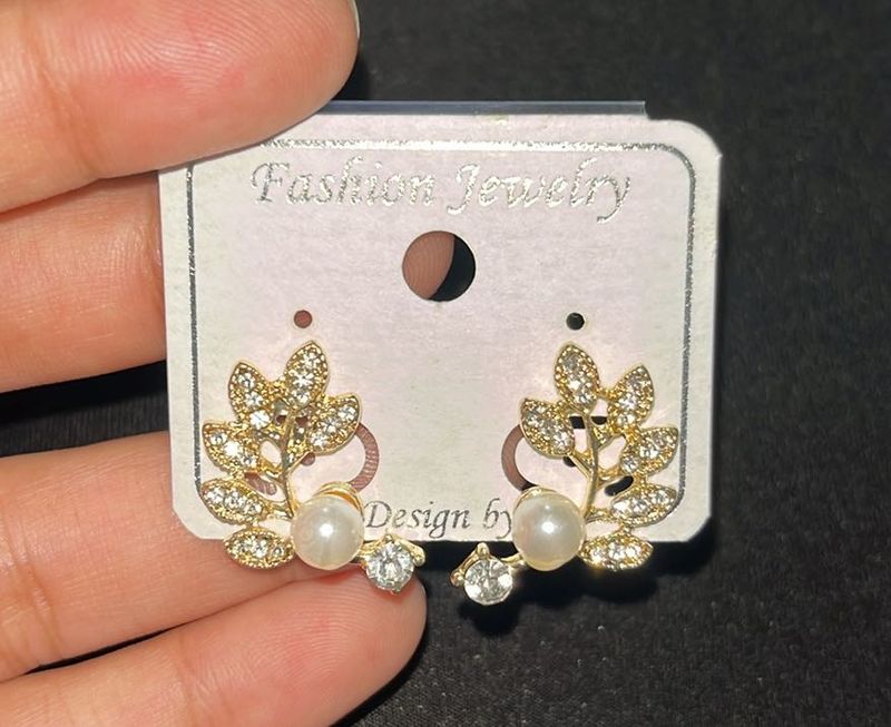 Sparkling Leaf Pearl Stud Earrings
