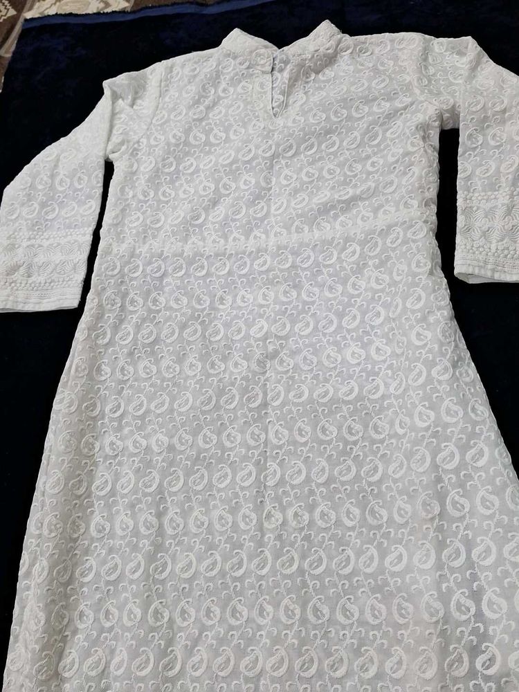 Elegant White Chikankari Kurta