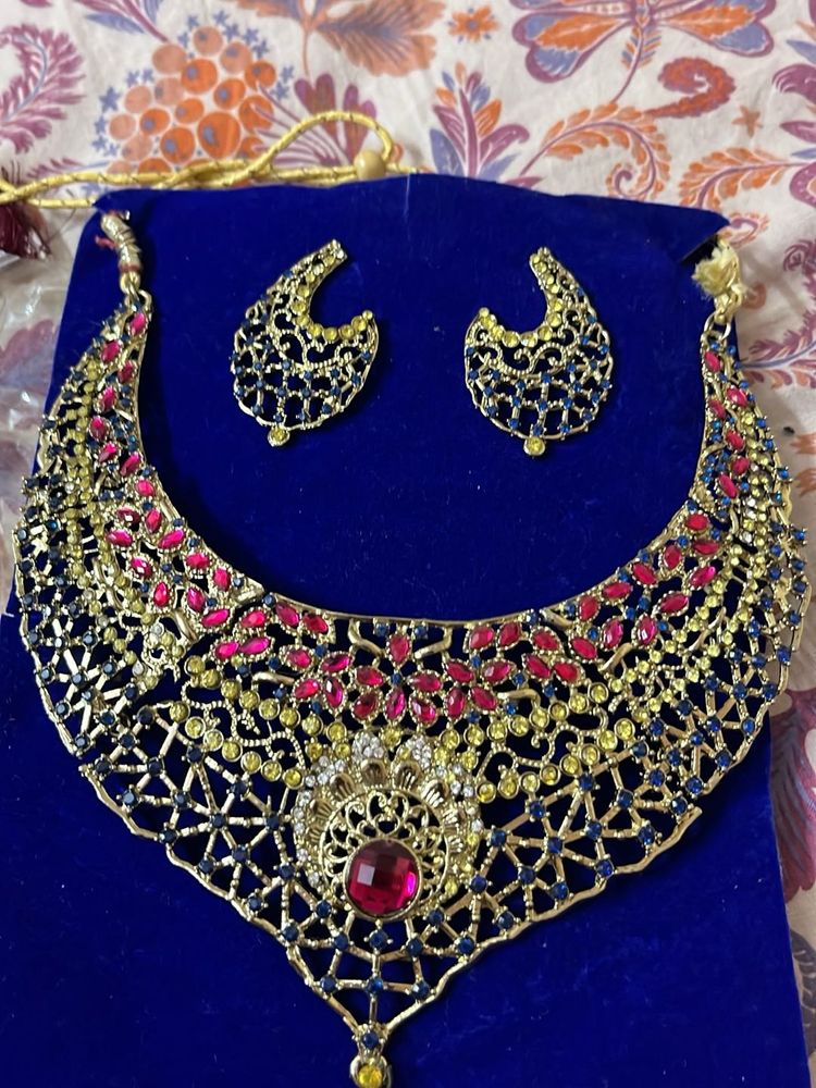 Stunning Kundan Necklace &amp; Earring Set