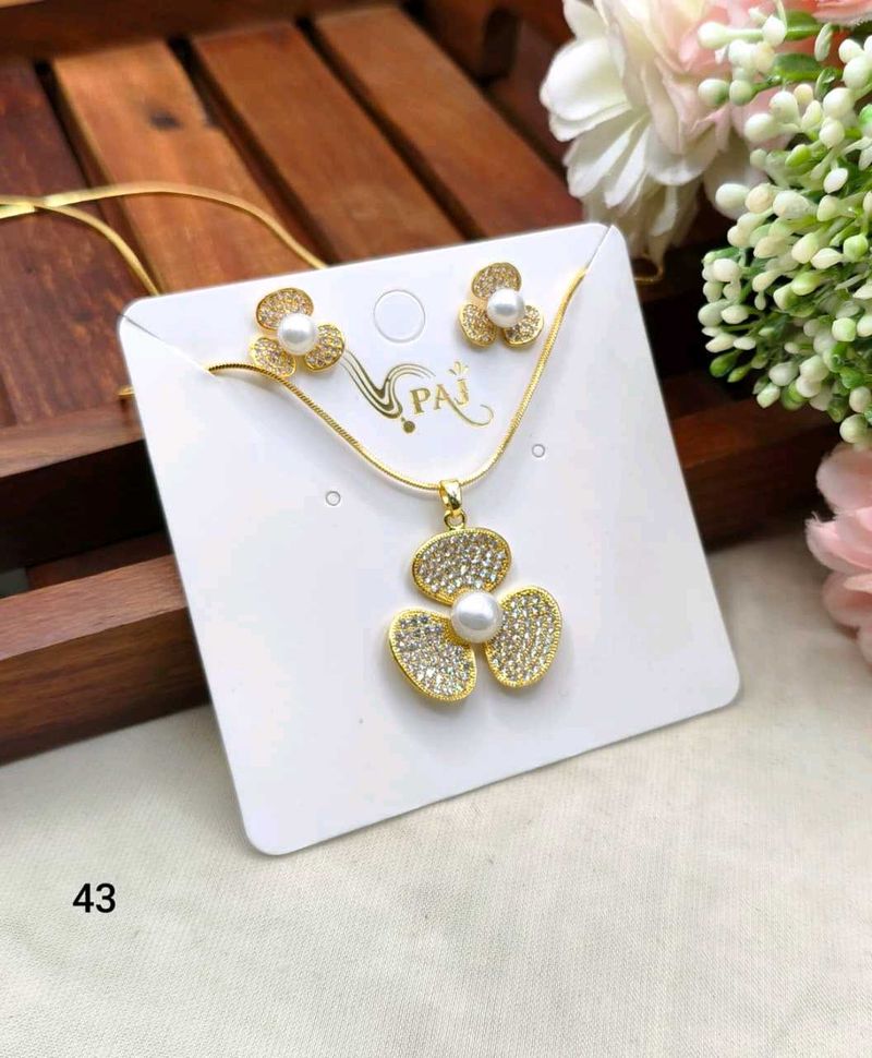 Elegant Flower Pendant &amp; Earring Set