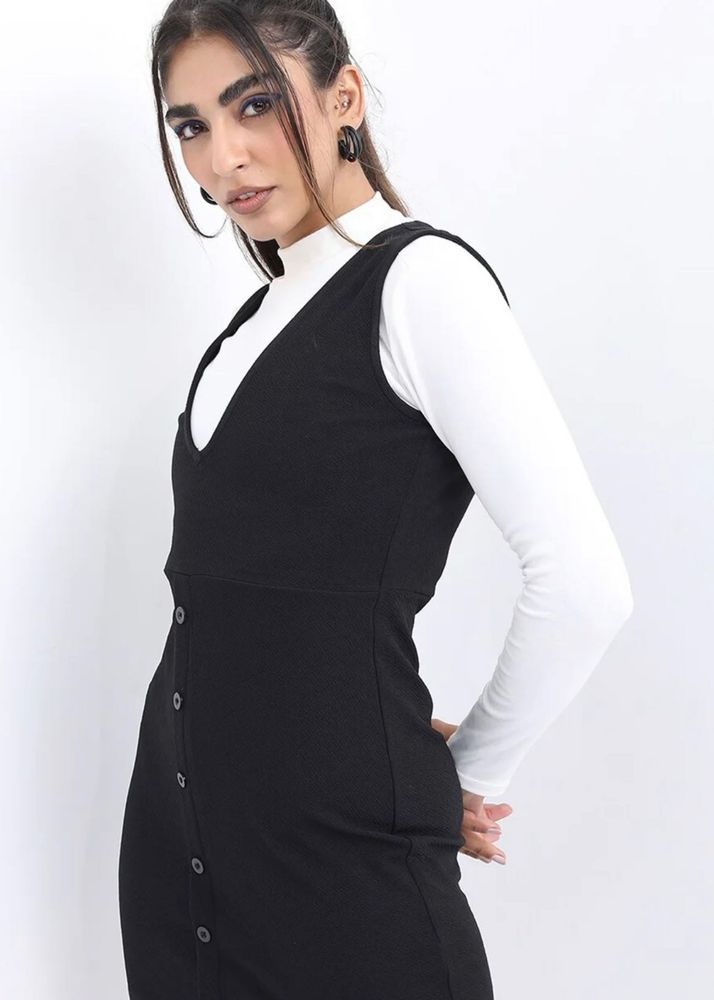 Chic Black Sleeveless Button-Down Dress