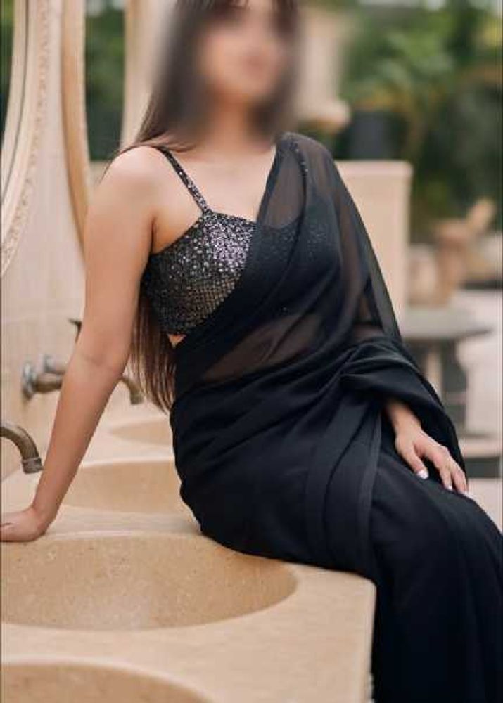Elegant Black Saare