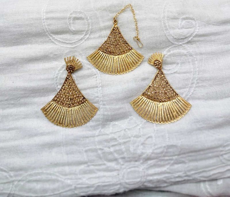 Golden Fan Jewellery Set - Earrings and Maangtika