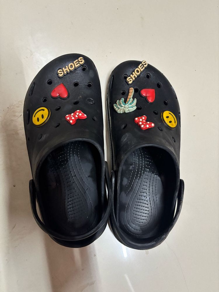 Cute Black Clogs with Charms💗