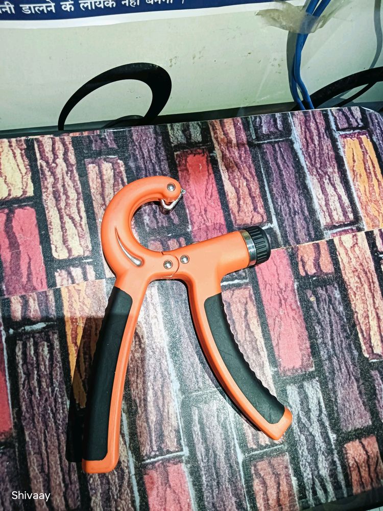 Hand Gripper With There Broken Spring