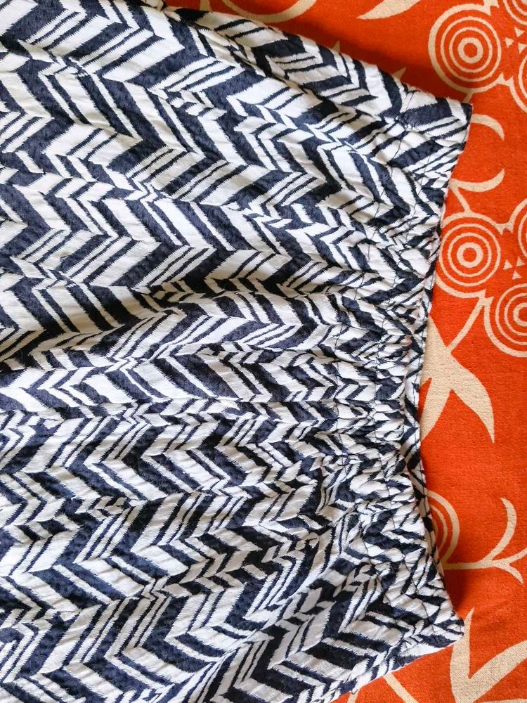 Black  and White Chevron Pattern Pants