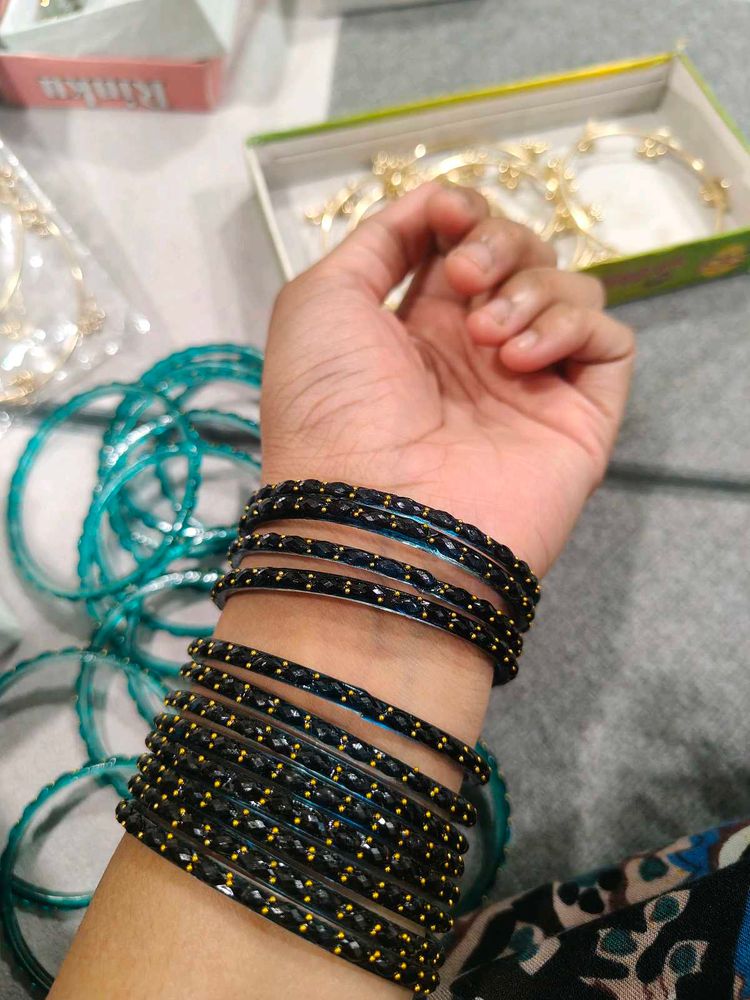 Elegant Dark Blue Glass Rain Drop Bangles Set