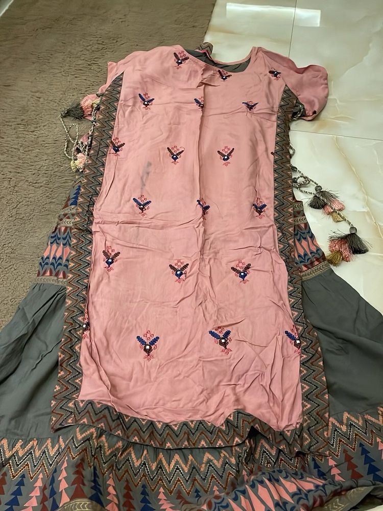 Embroidered Pink &amp; Grey Kurti Set