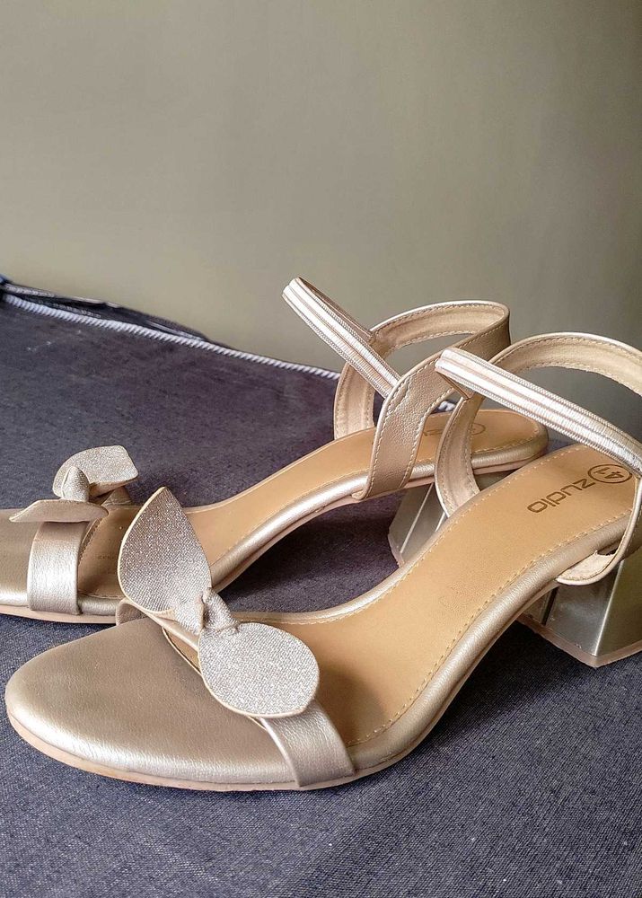 Stylish Gold Bow Heels