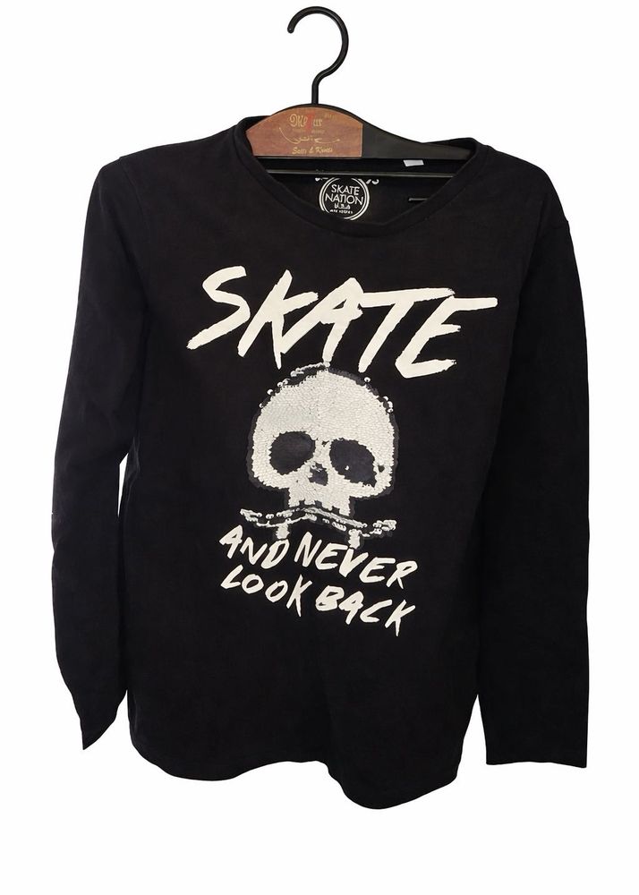 Y2K streetwear skull tee