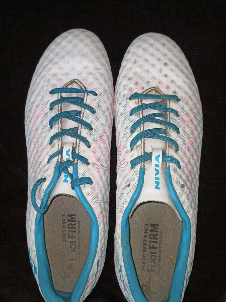Nivia White Sports Shoes