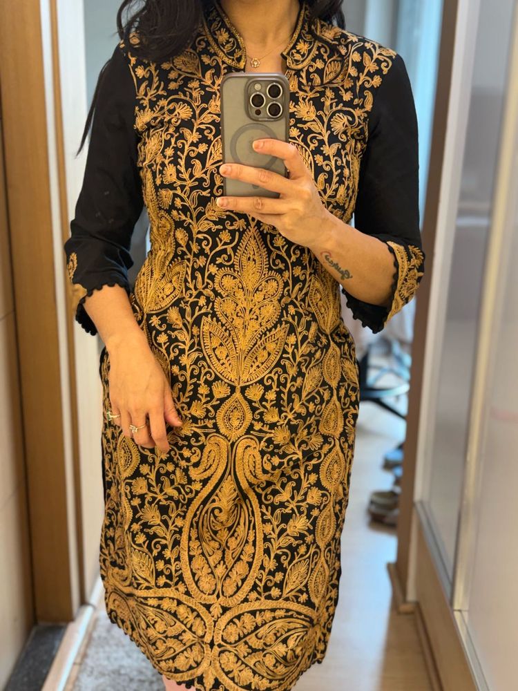 Elegant Black &amp; Gold kashmiri Kurta
