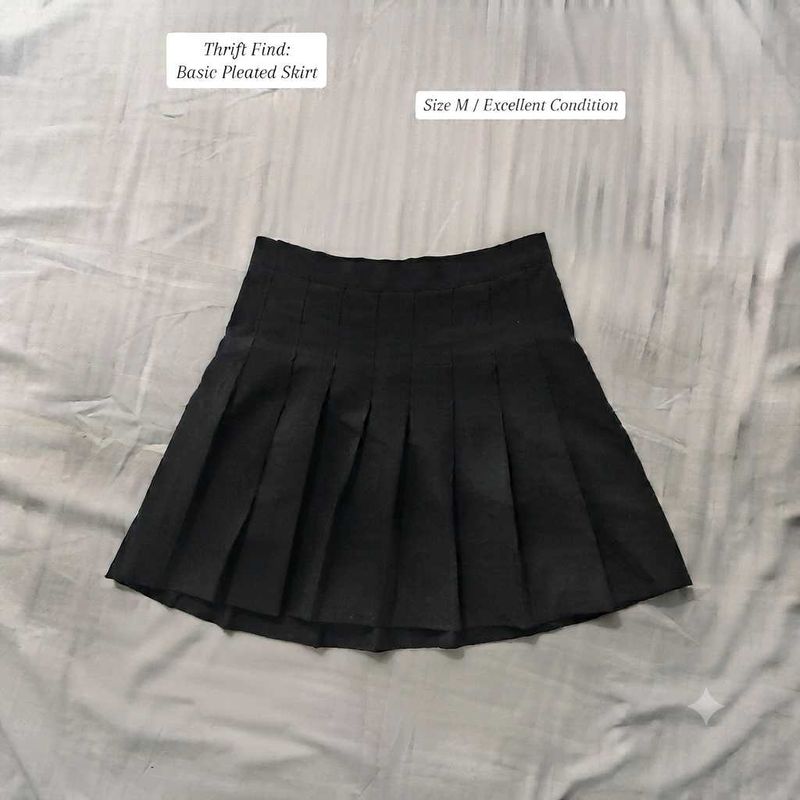 Classic Black Pleated Mini Skirt