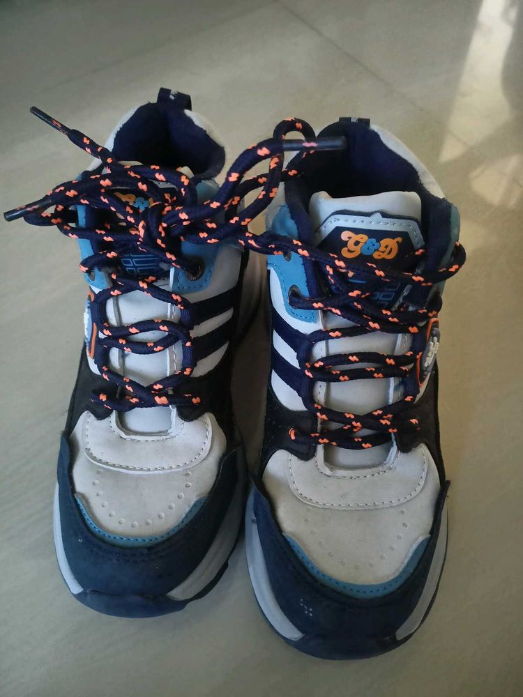 Stylish Blue &amp; White Sneakers