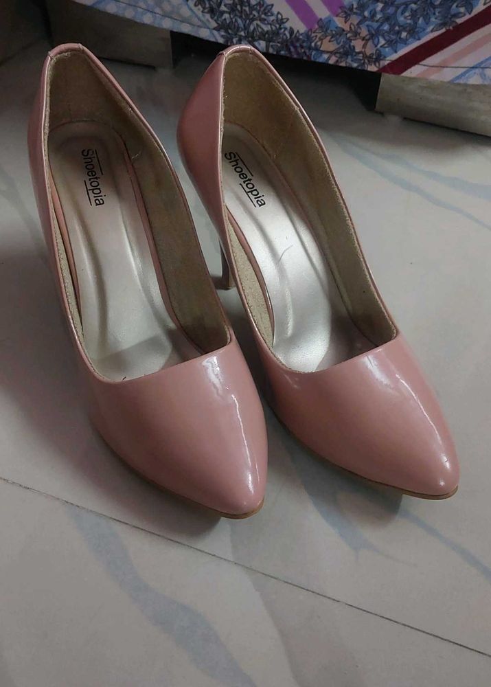 Elegant Pink Patent Heels