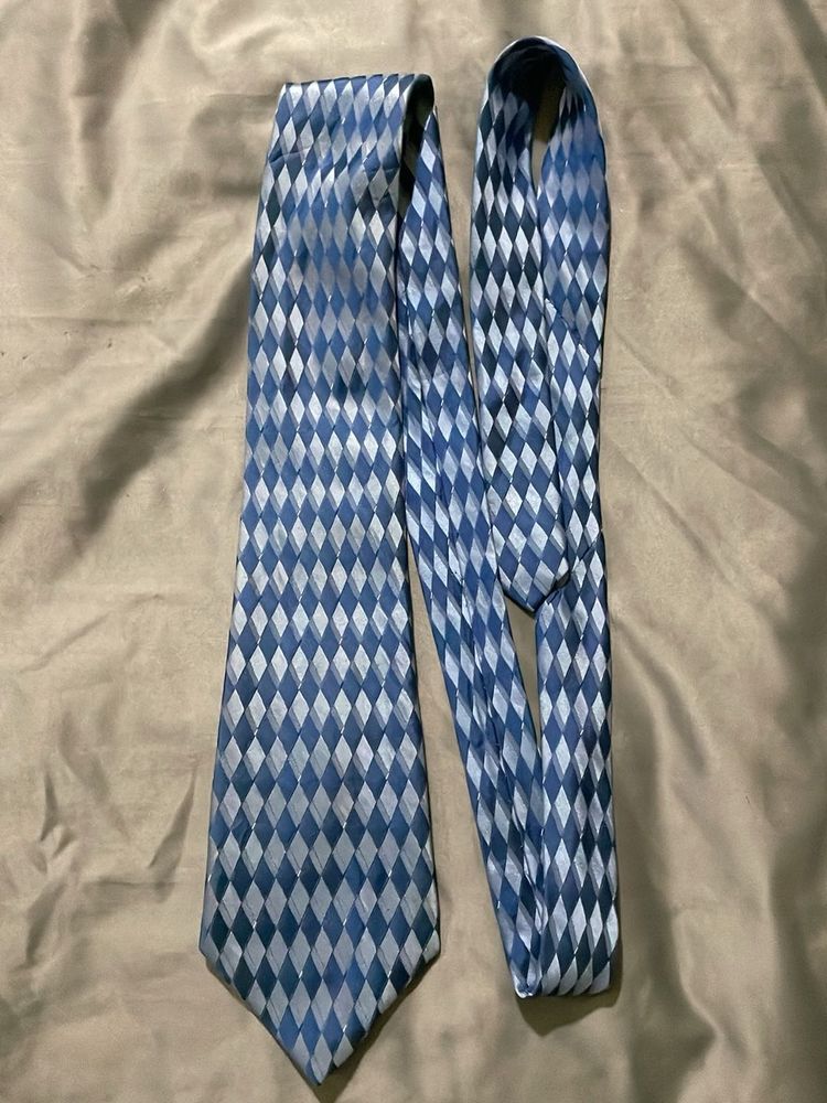 Men's Blue Diamond Pattern Tie