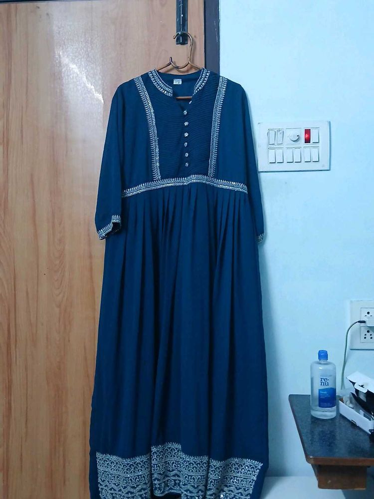 Elegant Dark Green Embroidered Kurta