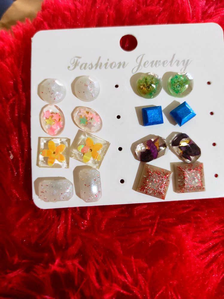 8 Pair Of Resin Earing Stud.
