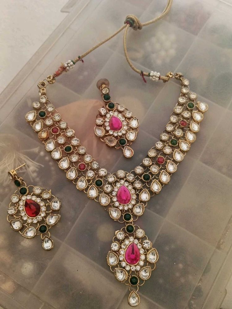 Exquisite Kundan Necklace and Earring Set