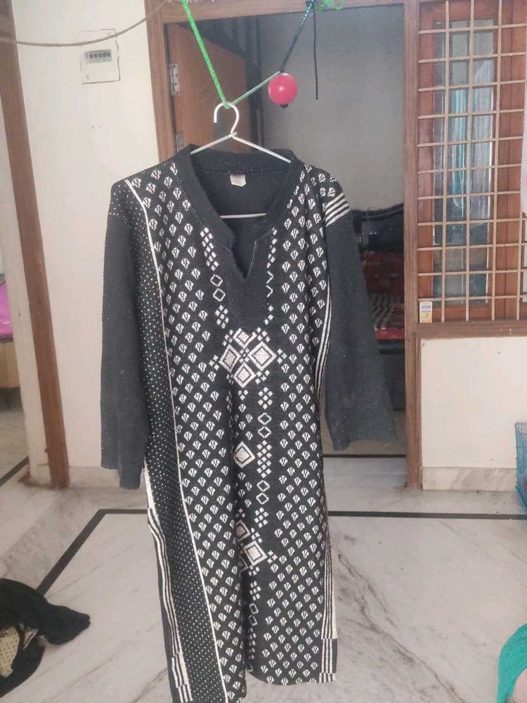 Stylish Black &amp; White Printed Kurta