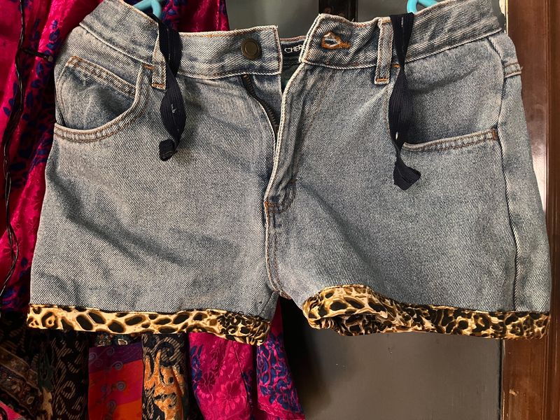 Light Blue Denim Shorts With Leopard Print