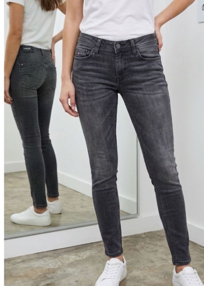 Women's Dark Wash Skinny Jeans