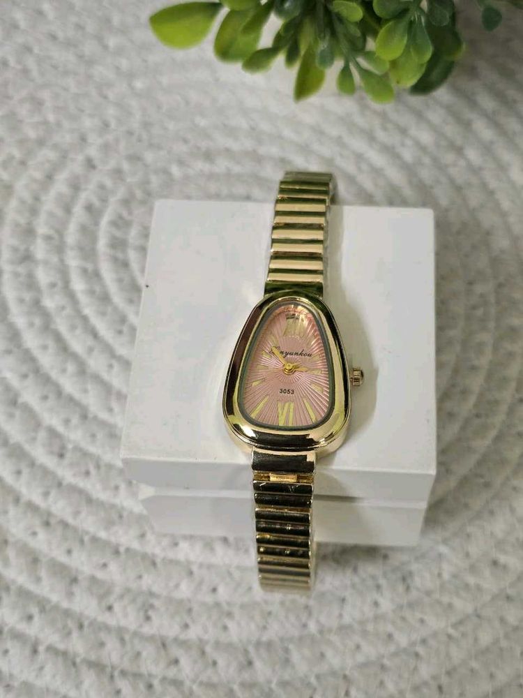 Elegant Gold Tone Women's Watch
