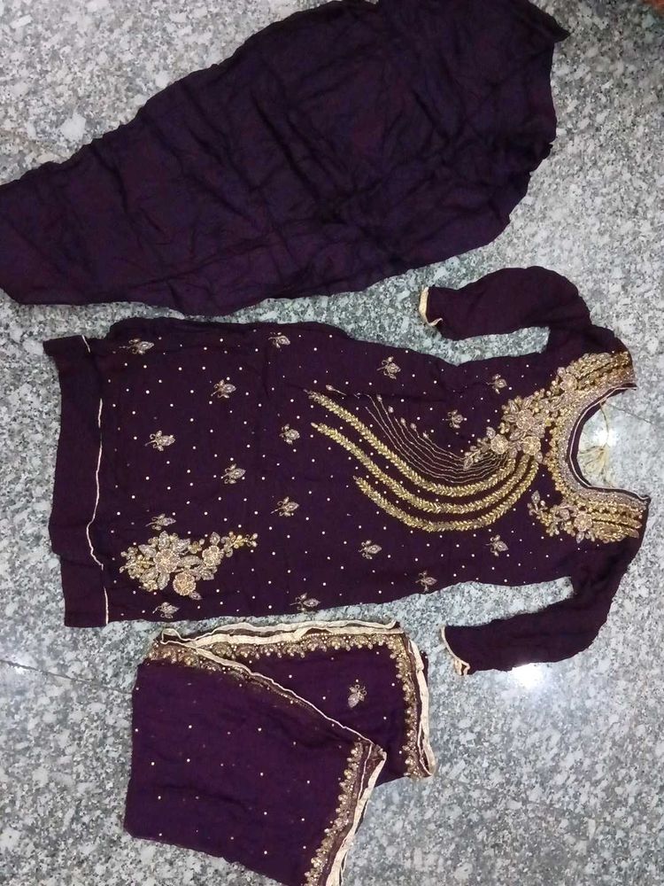 Embroidered kurta set