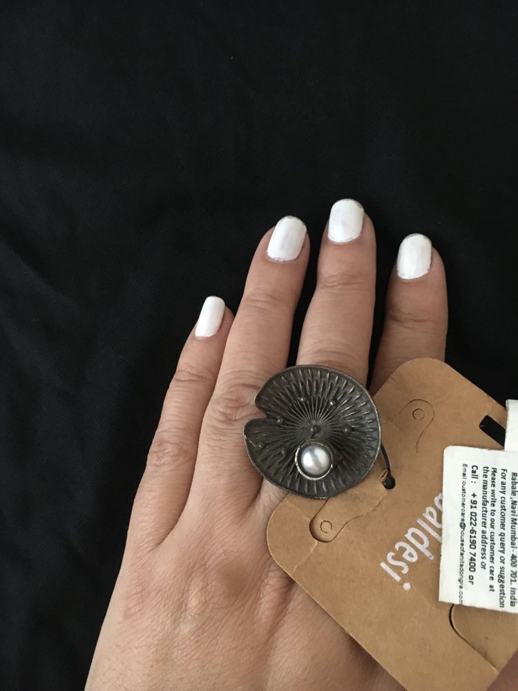 Global Desi pearl finger ring