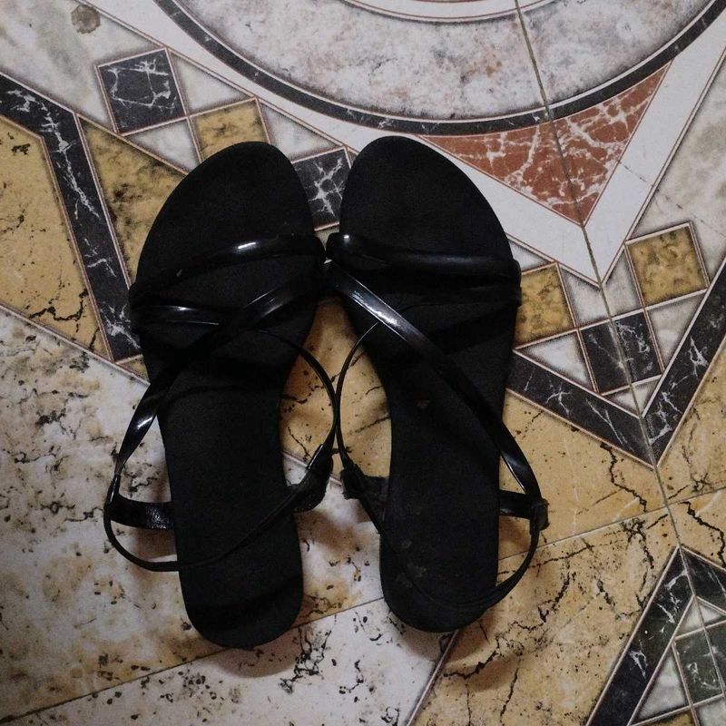 Black Flat Criss-cross Sandals For Women