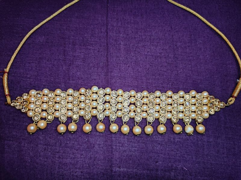 Pearl choker