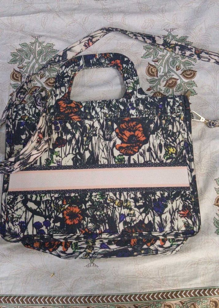 sling bag in black colour