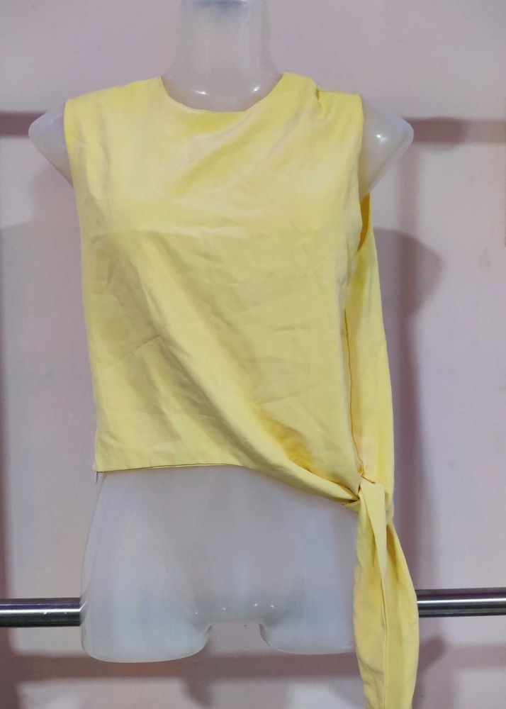 light yellow top back side pearl button