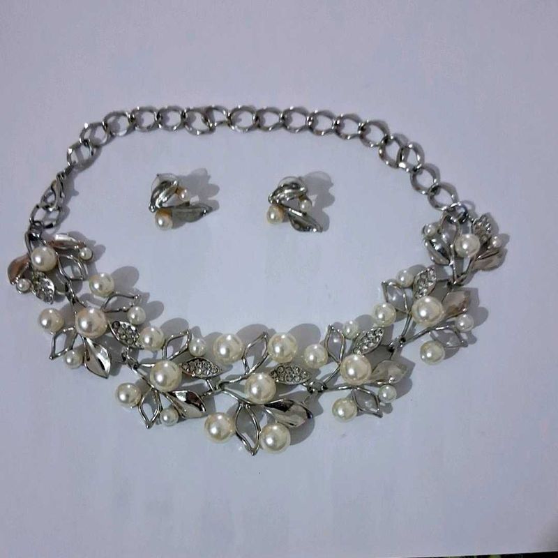 Elegant Pearl &amp; Crystal Necklace Set