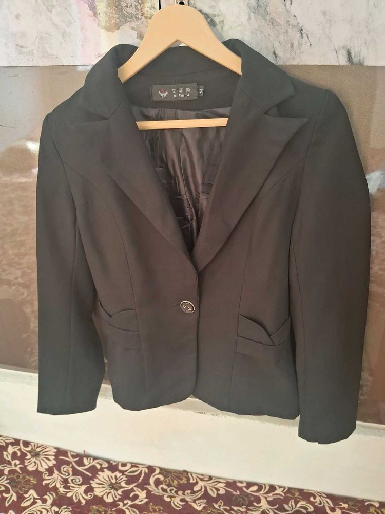 Chic Black Blazer for Women